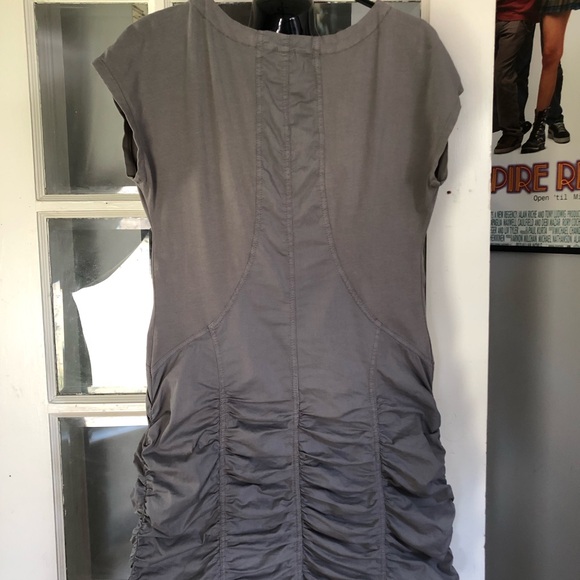 Super flattering mini dress - Picture 3 of 3